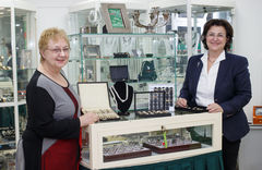 Unsere Mitarbeiter freuen sich auch Ihren Besuch - Riga Ring Soest - Westfalen Gold